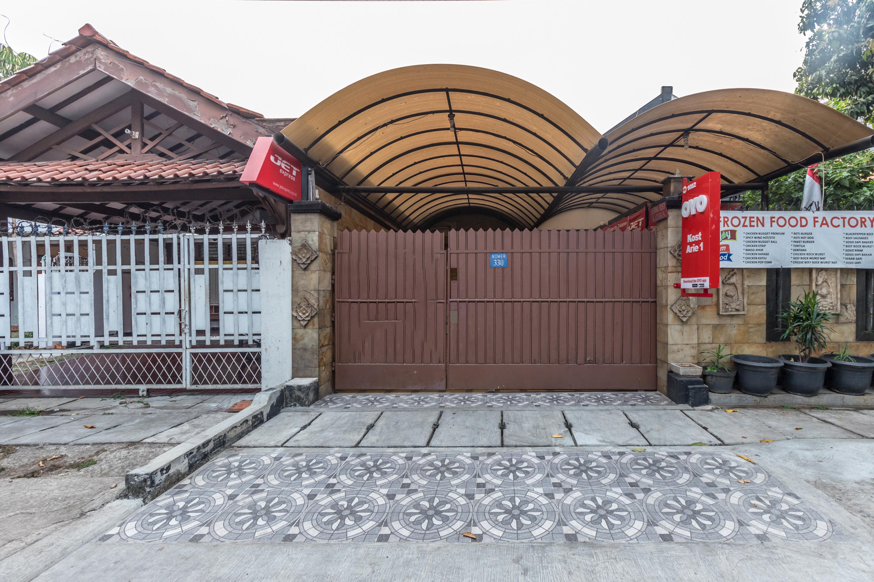 OYO 1487 Residence Khoe Near RS Royal Taruma Cakarta Dış mekan fotoğraf