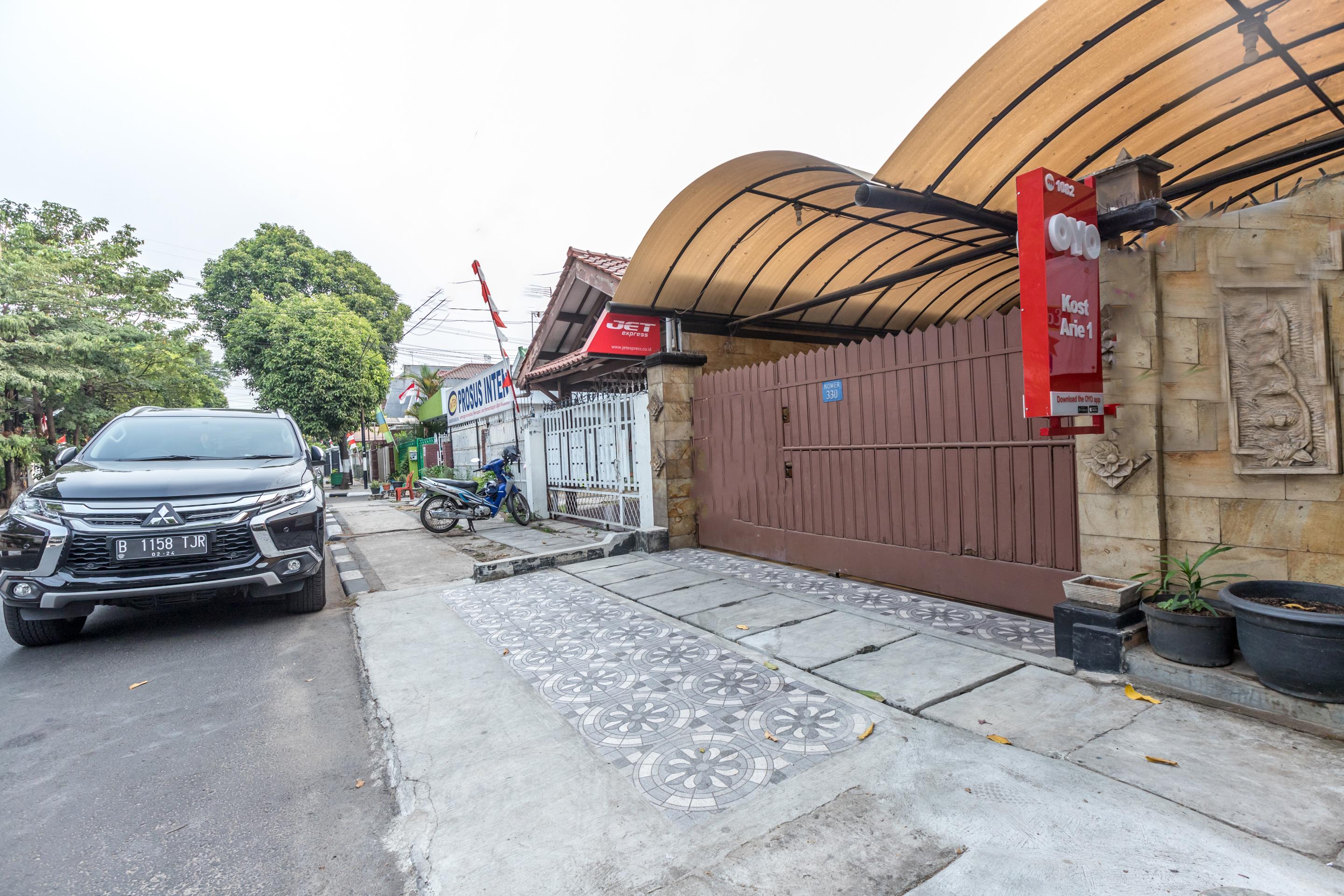 OYO 1487 Residence Khoe Near RS Royal Taruma Cakarta Dış mekan fotoğraf