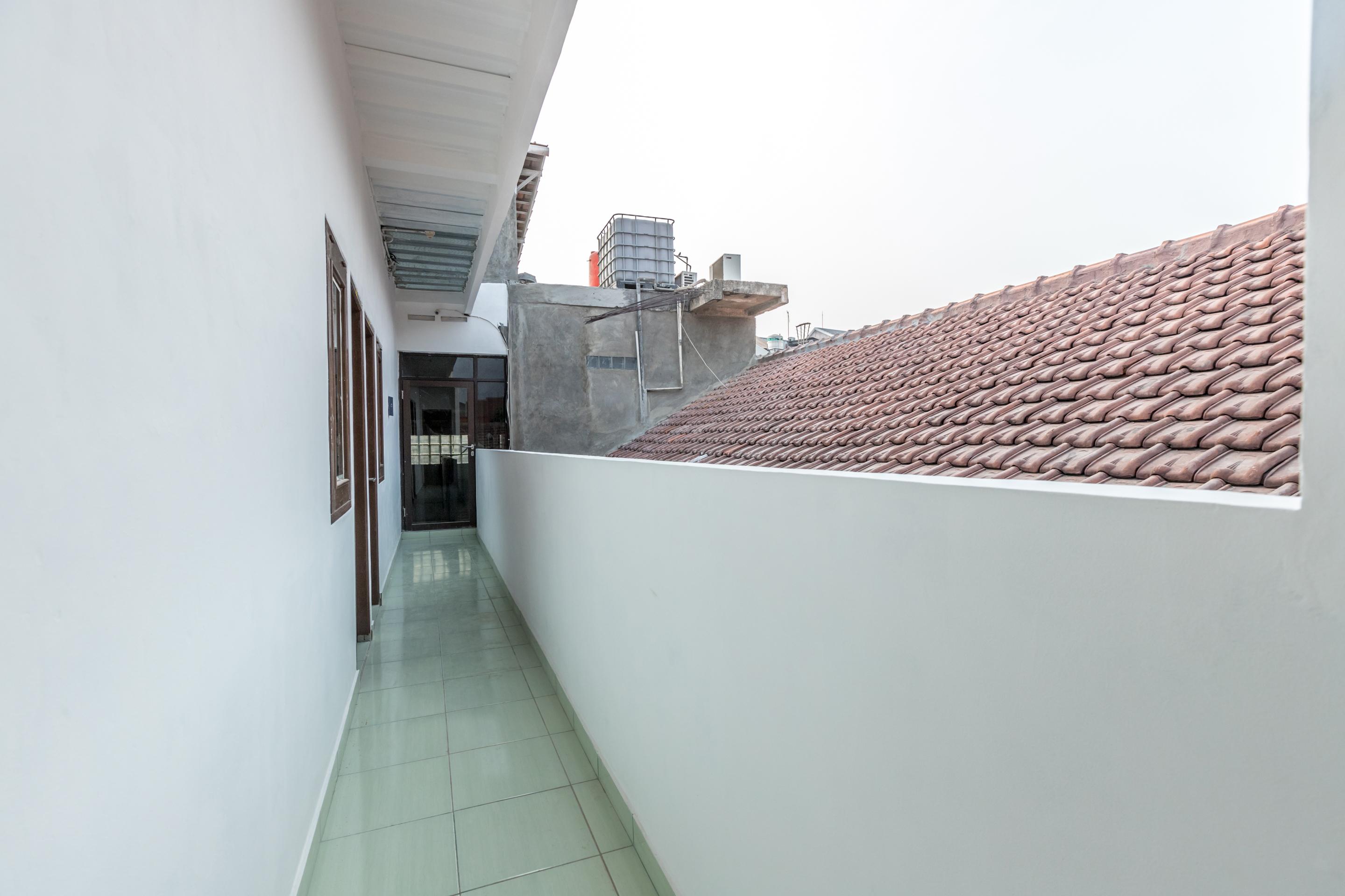 OYO 1487 Residence Khoe Near RS Royal Taruma Cakarta Dış mekan fotoğraf