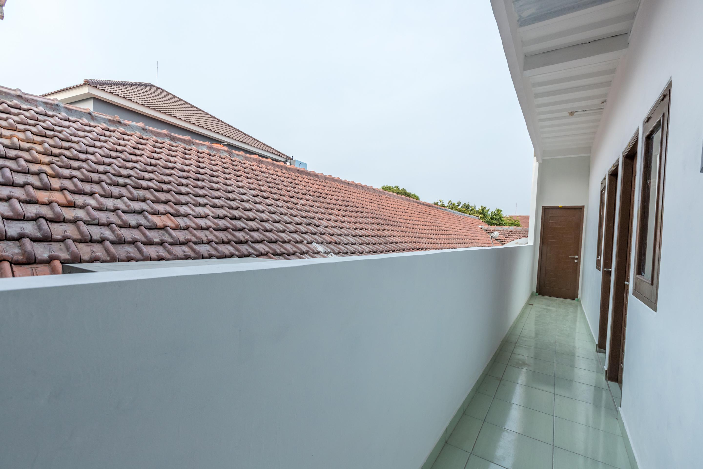 OYO 1487 Residence Khoe Near RS Royal Taruma Cakarta Dış mekan fotoğraf